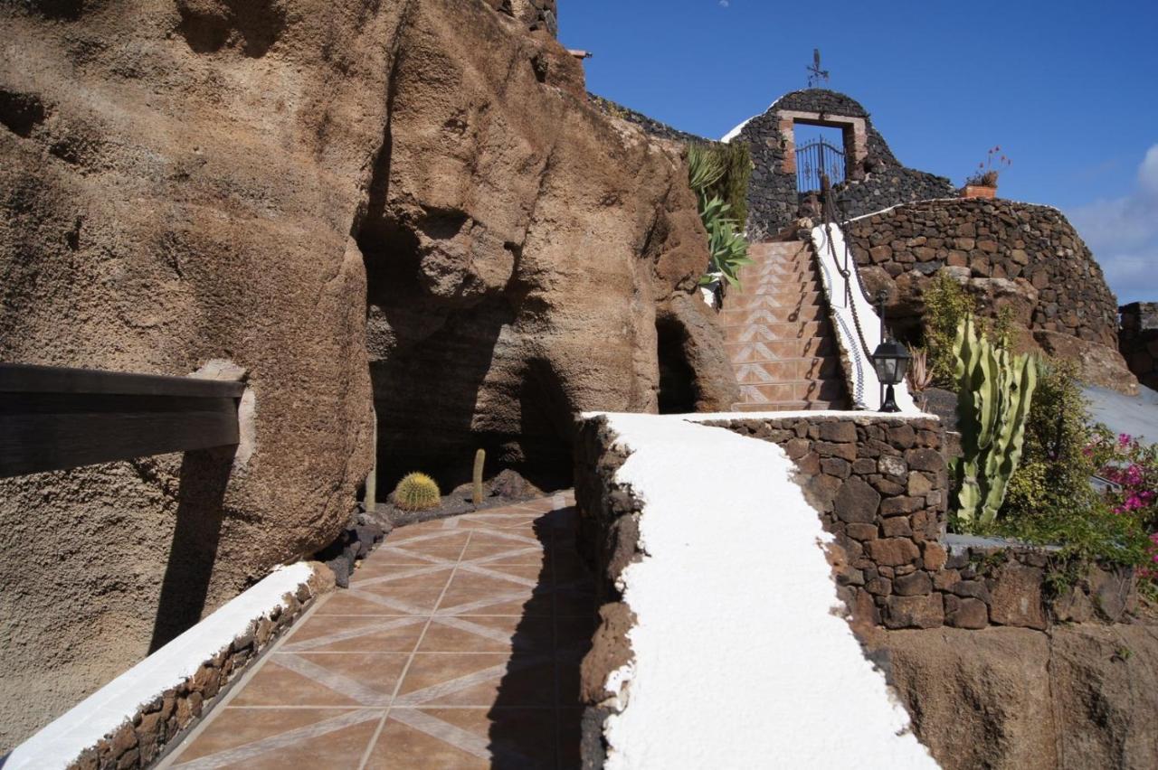 Castillo Lanzarote Villa Sophie - Luxury Villa -Sleep In A Volcanic Cave With Heated Pool Тиас Экстерьер фото