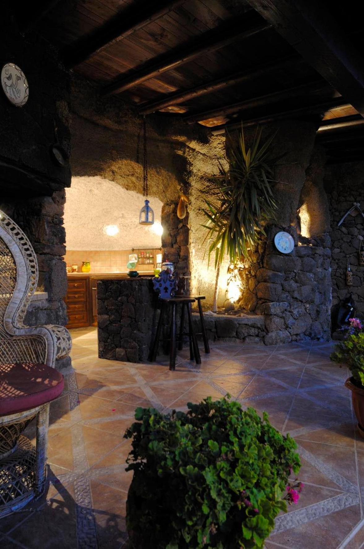 Castillo Lanzarote Villa Sophie - Luxury Villa -Sleep In A Volcanic Cave With Heated Pool Тиас Экстерьер фото
