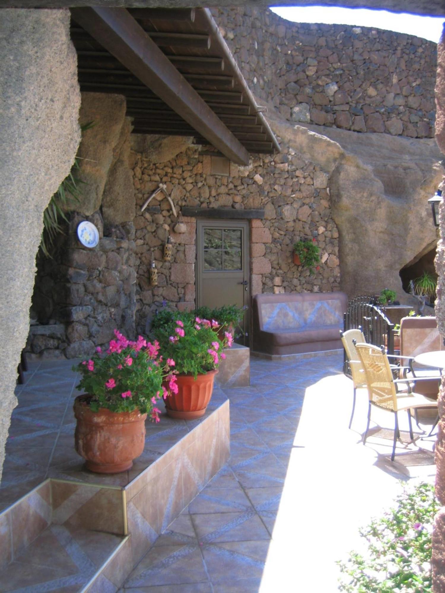 Castillo Lanzarote Villa Sophie - Luxury Villa -Sleep In A Volcanic Cave With Heated Pool Тиас Экстерьер фото
