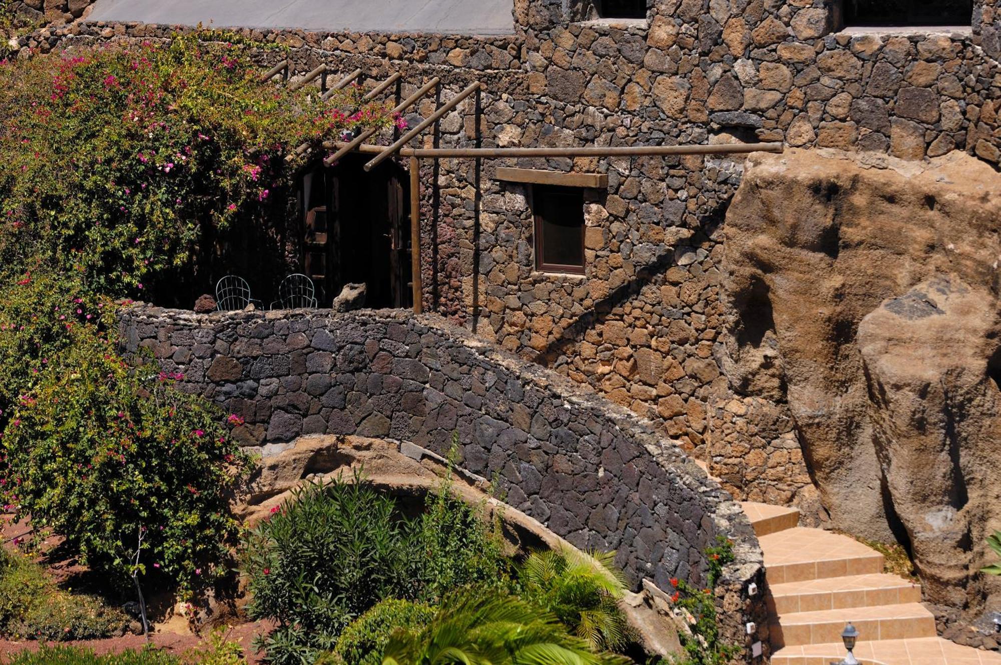 Castillo Lanzarote Villa Sophie - Luxury Villa -Sleep In A Volcanic Cave With Heated Pool Тиас Экстерьер фото