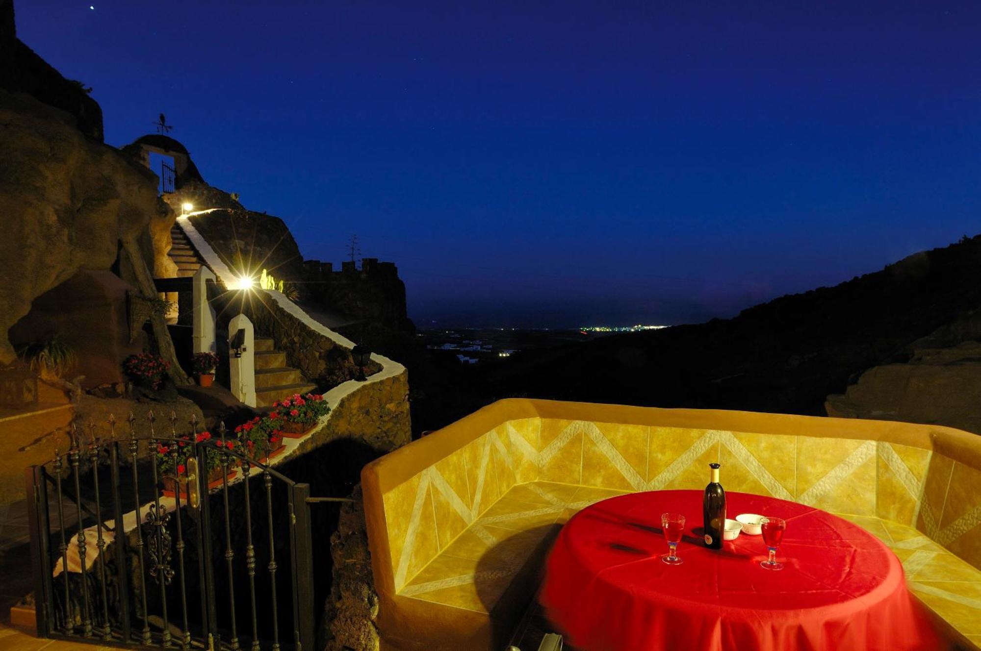 Castillo Lanzarote Villa Sophie - Luxury Villa -Sleep In A Volcanic Cave With Heated Pool Тиас Экстерьер фото