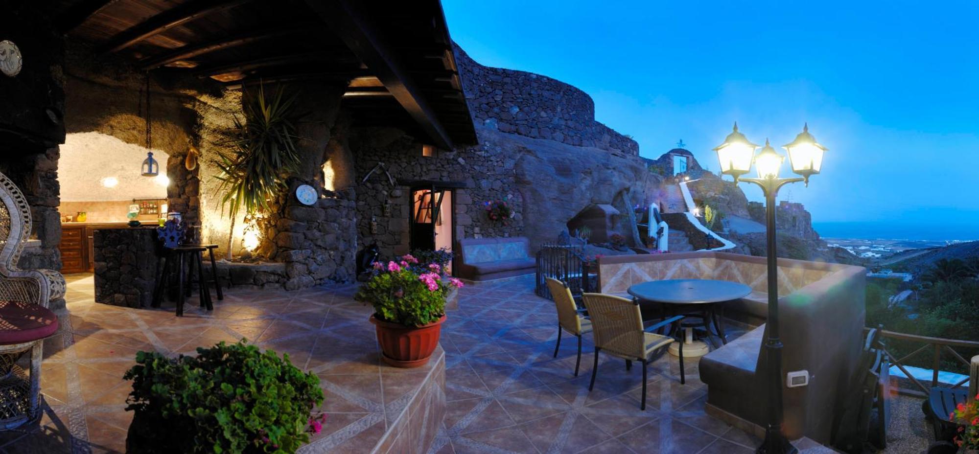 Castillo Lanzarote Villa Sophie - Luxury Villa -Sleep In A Volcanic Cave With Heated Pool Тиас Экстерьер фото