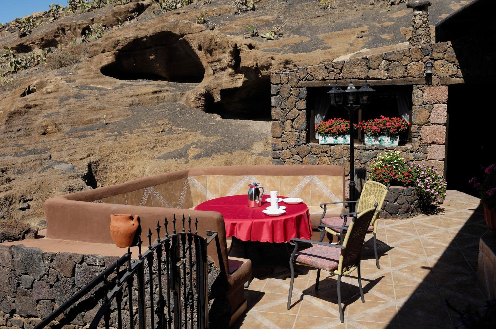 Castillo Lanzarote Villa Sophie - Luxury Villa -Sleep In A Volcanic Cave With Heated Pool Тиас Экстерьер фото