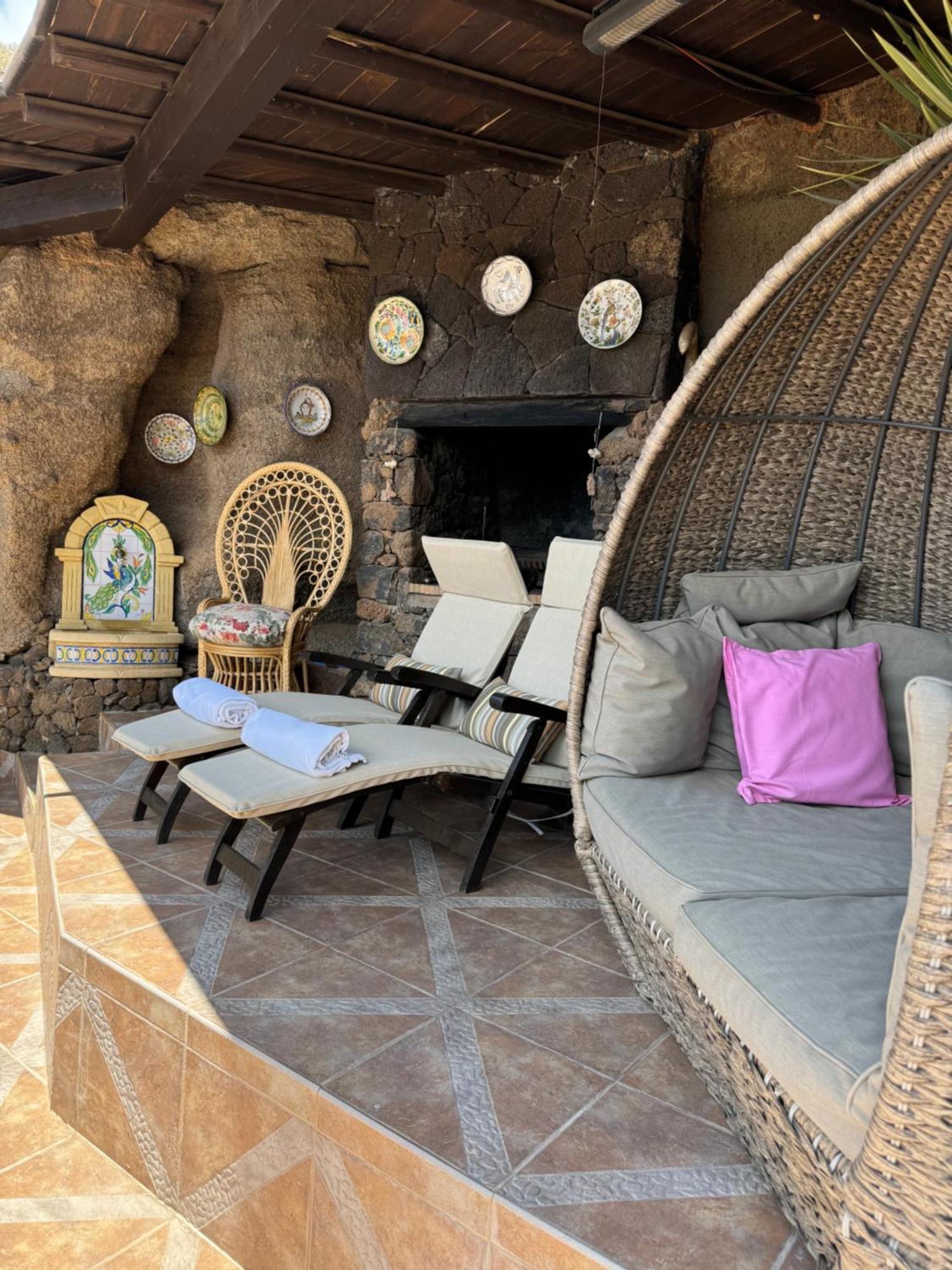 Castillo Lanzarote Villa Sophie - Luxury Villa -Sleep In A Volcanic Cave With Heated Pool Тиас Экстерьер фото