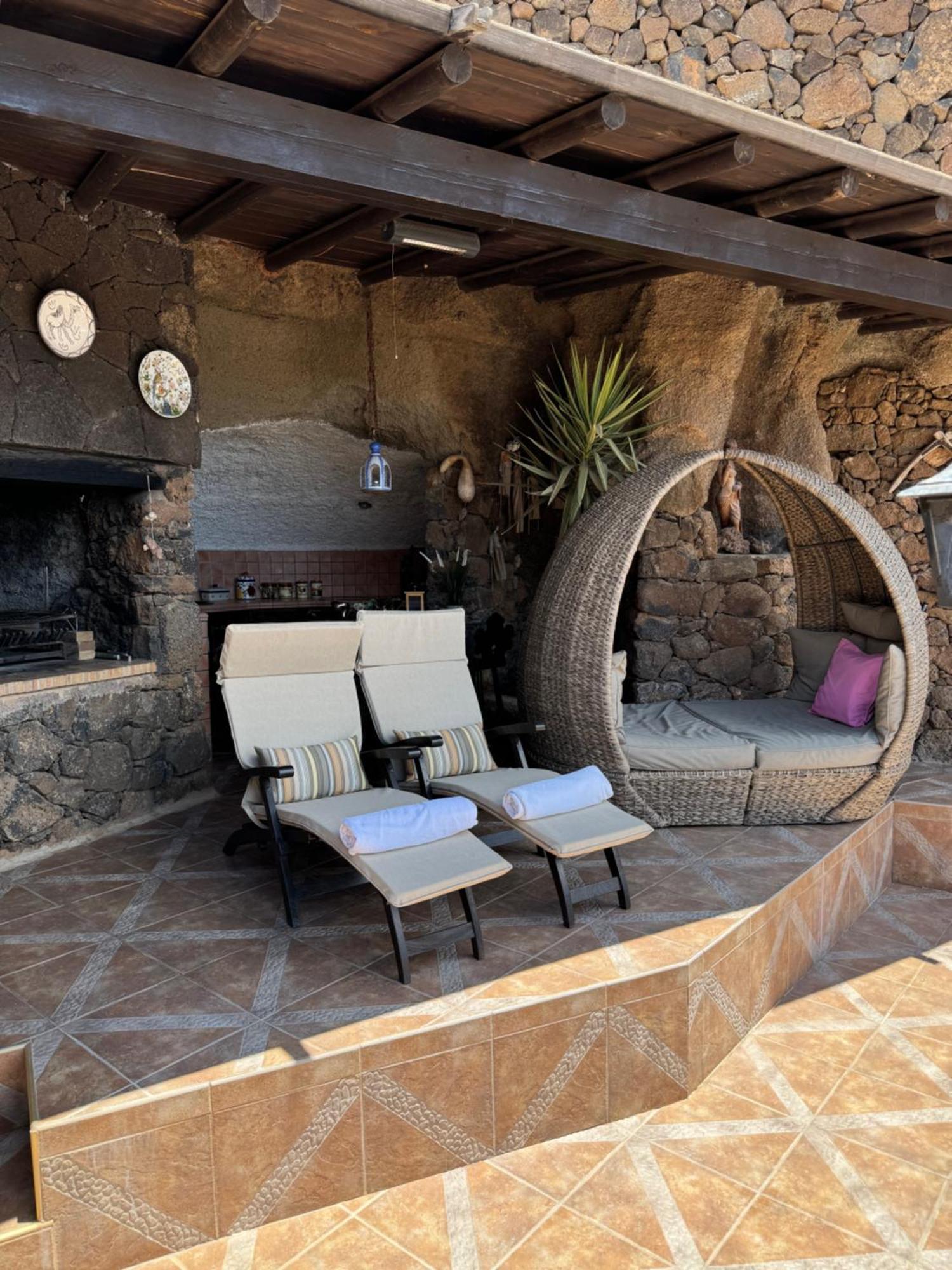 Castillo Lanzarote Villa Sophie - Luxury Villa -Sleep In A Volcanic Cave With Heated Pool Тиас Экстерьер фото